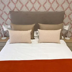 https://apartamentos-doa-emilia.adeje-hotels.com